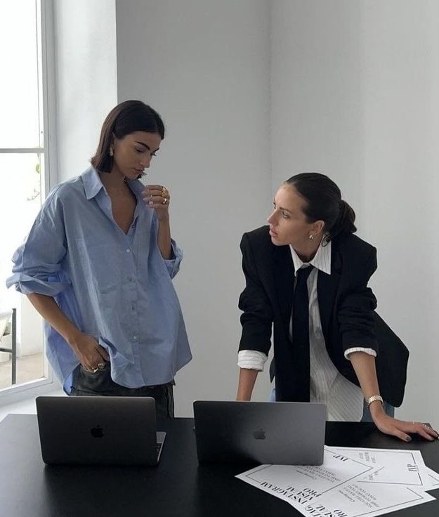 Porträt des Gründers in Schwarz-Weiß